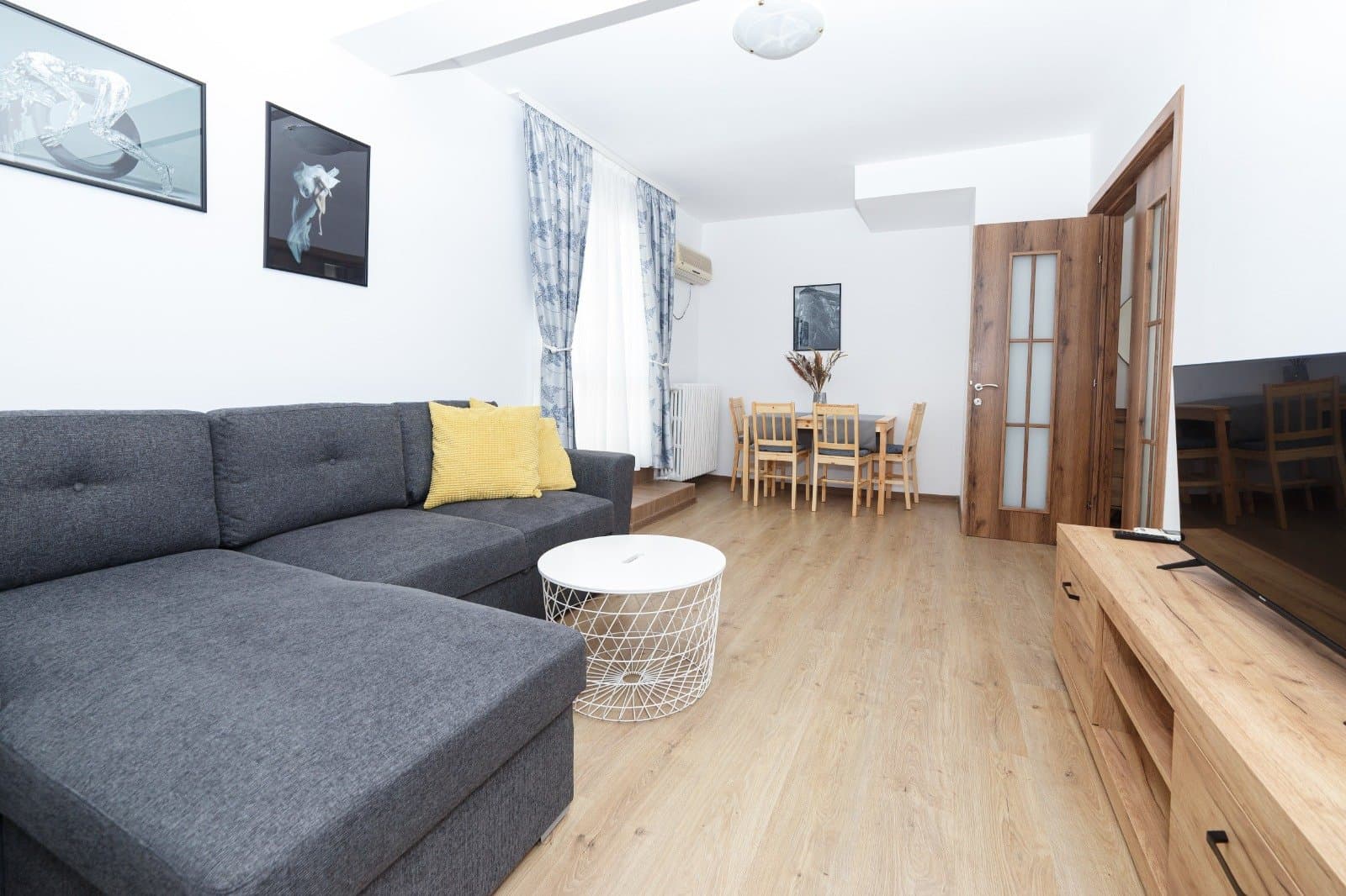 Apartament de închiriat – Universitate | 2 camere | Terasă 40 mp