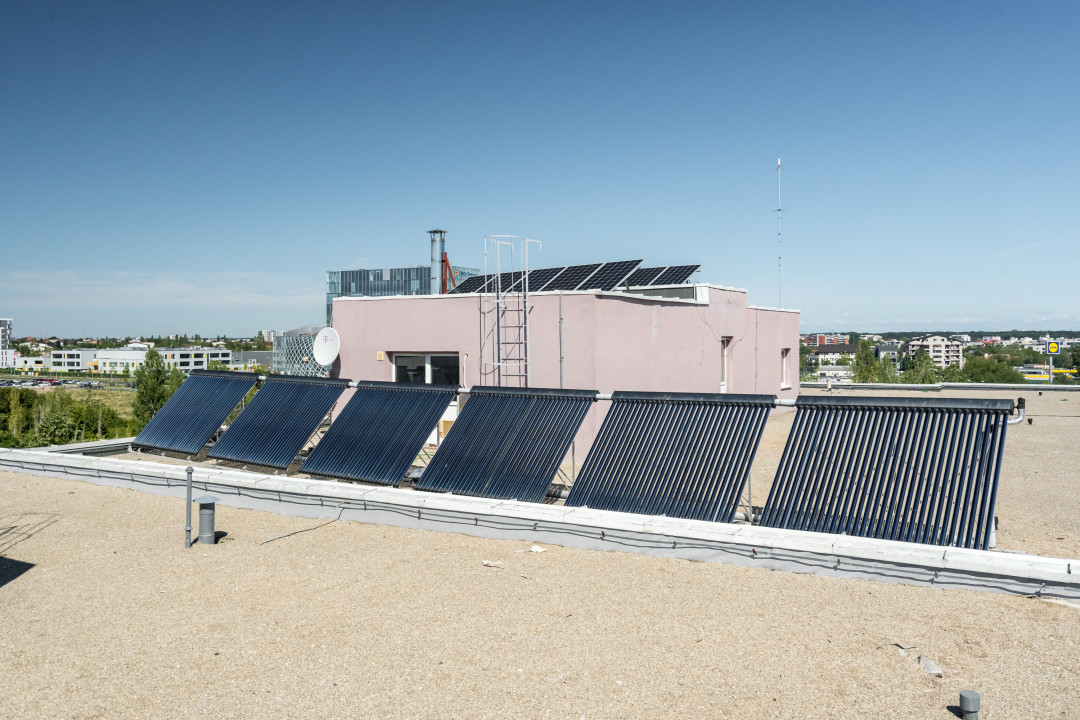 Bloc ingrijit, sistem fotovoltaic si panouri solare. Comision 0