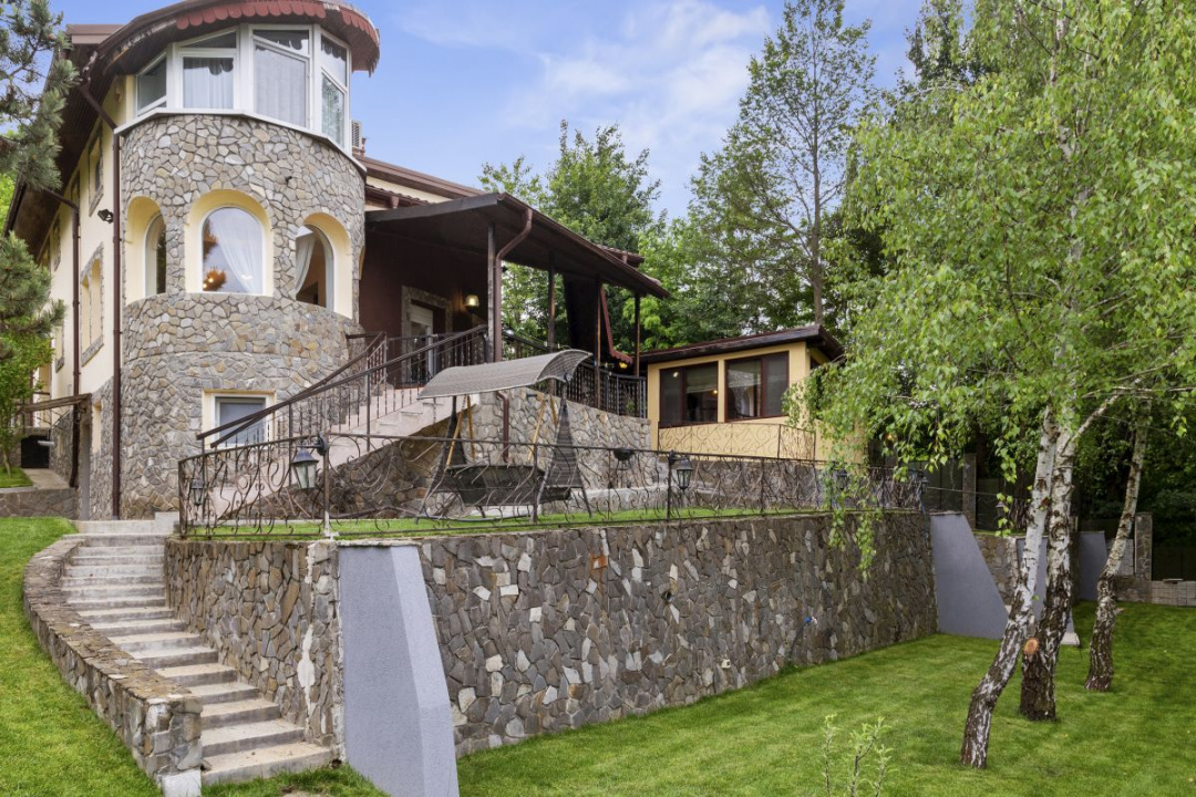 Refugiu de Vis în Cornu – Priveliște Panoramică și Apusuri Memorabile