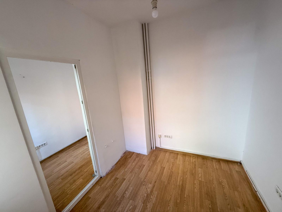 Casa de inchiriat pe strada linistita - Piata 1 Mai