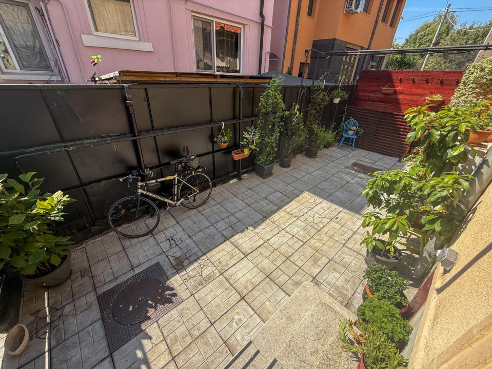 Casa de inchiriat pe strada linistita - Piata 1 Mai