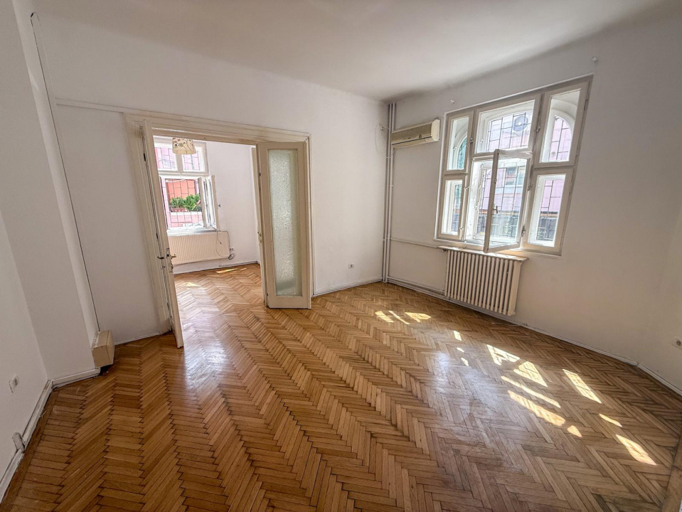 Casa de inchiriat pe strada linistita - Piata 1 Mai