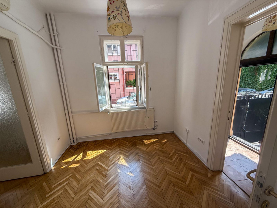 Casa de inchiriat pe strada linistita - Piata 1 Mai