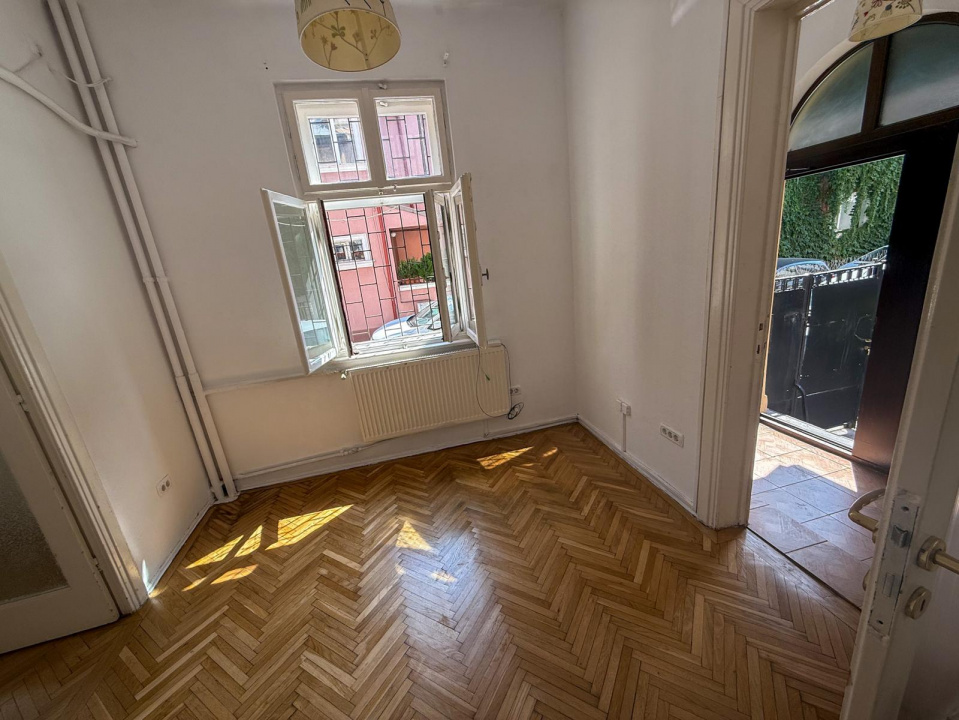 Casa de inchiriat pe strada linistita - Piata 1 Mai