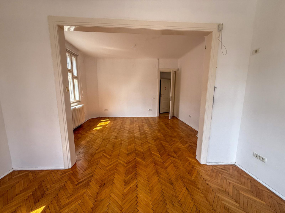 Casa de inchiriat pe strada linistita - Piata 1 Mai