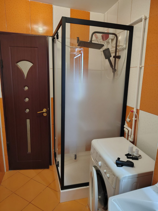 Eroii Revolutiei, doua minute metrou