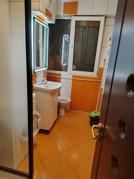 Eroii Revolutiei, doua minute metrou