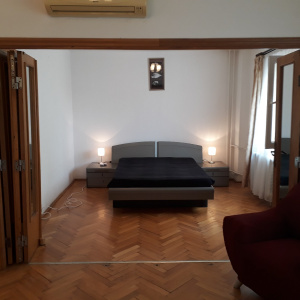 Mosilor, Dacia 4 camere vedere spate