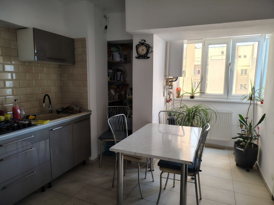 4 camere Mosilor centrala proprie, decomandat