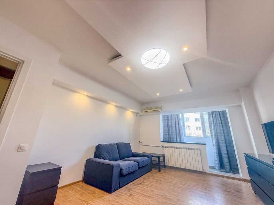 Studio decomandat 39 mp, etaj 3, mobilat complet — Unirii