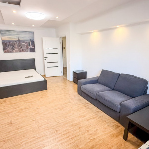 Studio decomandat 39 mp, etaj 3, mobilat complet — Unirii